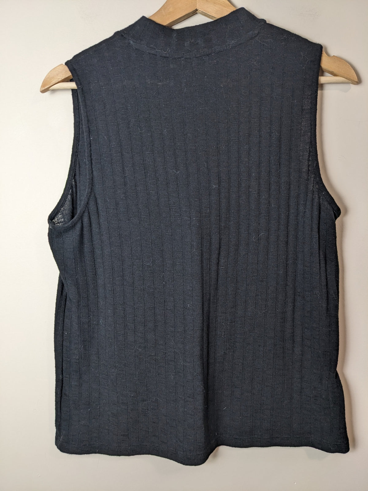 Ricki's Mock Neck Black Sleeveless Blouse - L