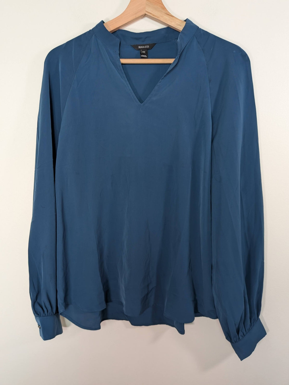 RW&Co. blue long-sleeve blouse  -M