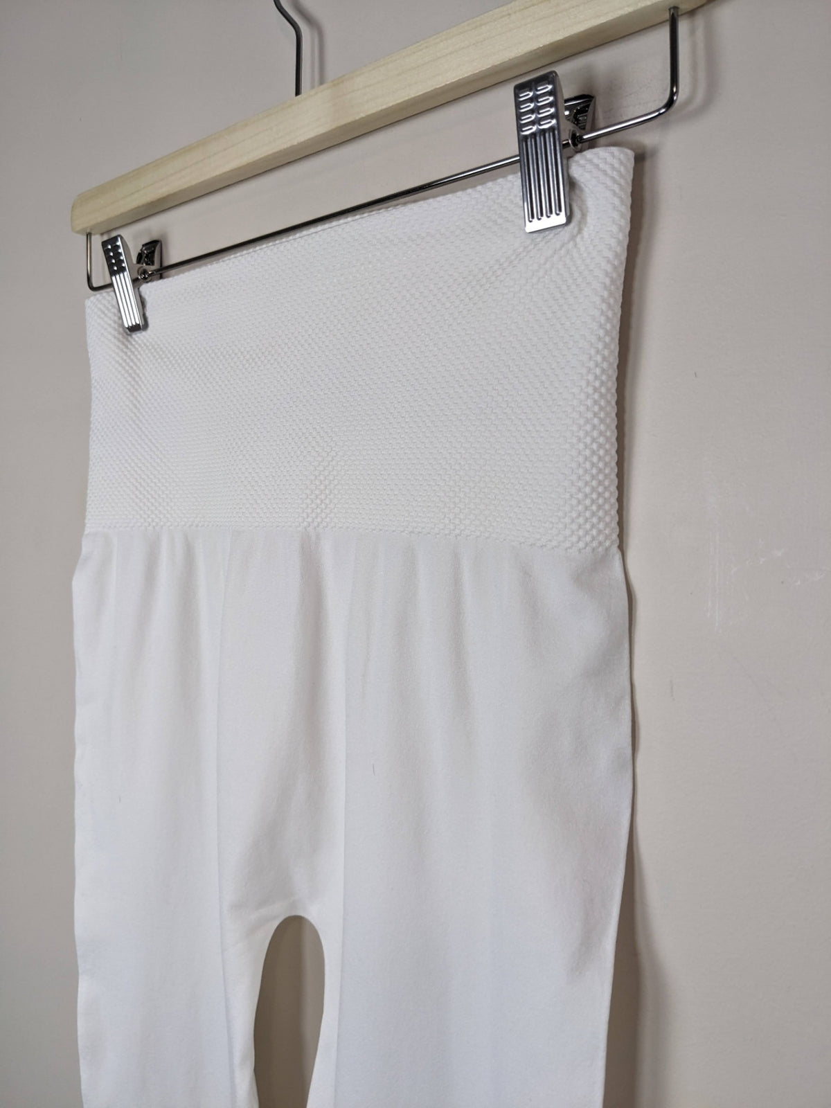 Zenana OUTFITTERS White Leggings - L/XL