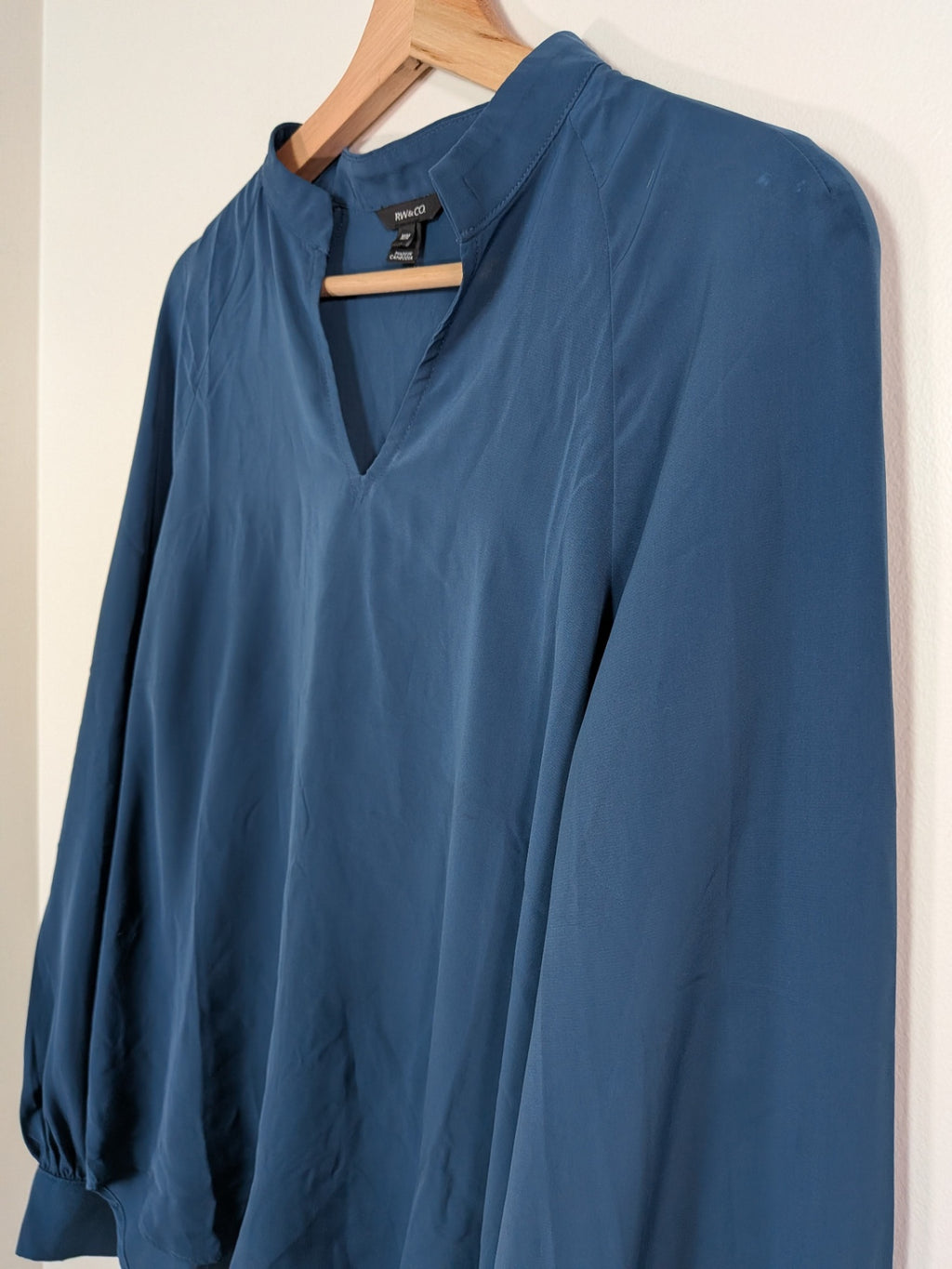 RW&Co. blue long-sleeve blouse  -M