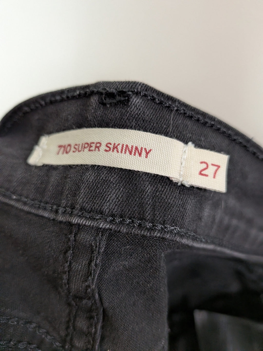 Levi's black super skinny - 27