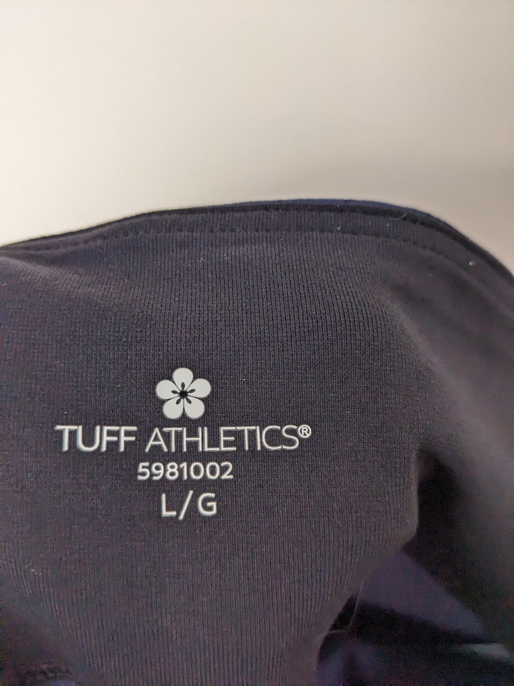 TUFF ATHLETICS Navy Patterned Capris - L