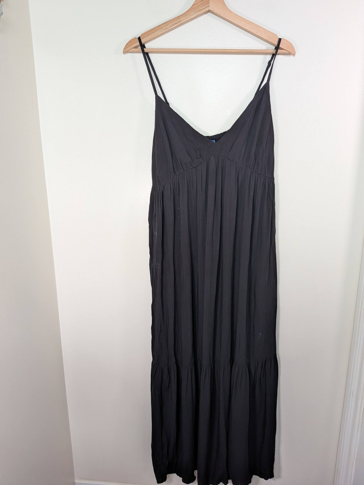 Old Navy black maxi dress - M