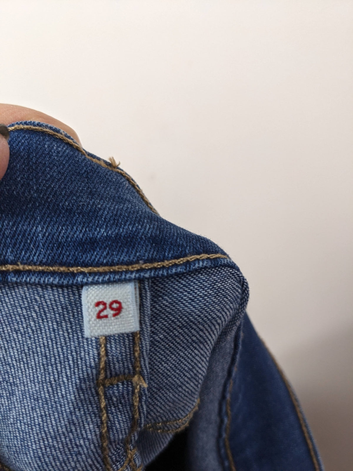 Levi's dark wash straight leg jeans - 29
