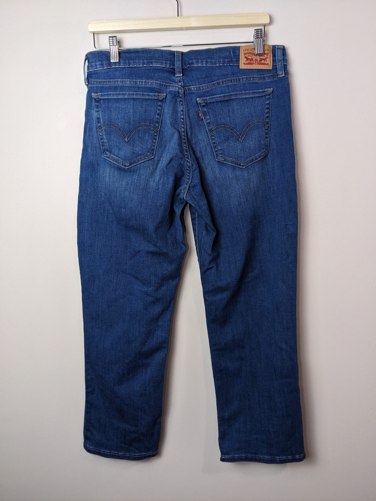 Levi's dark wash straight leg jeans - 29