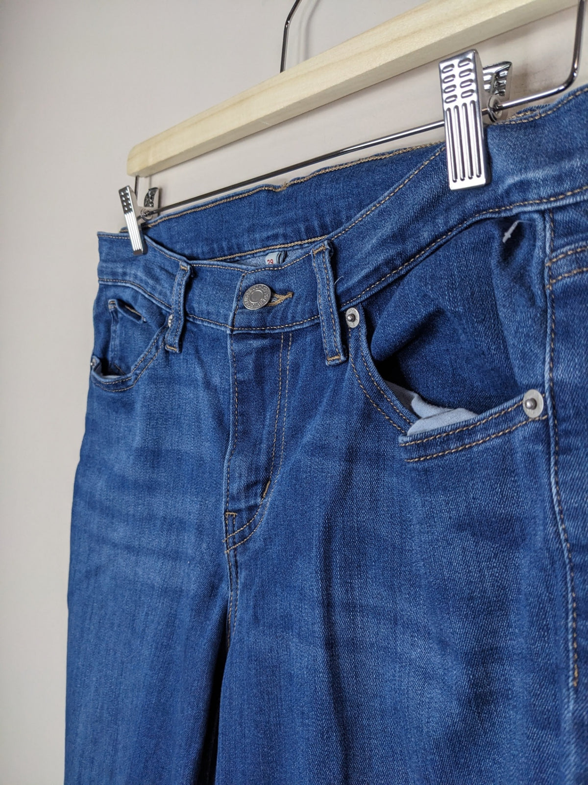 Levi's dark wash straight leg jeans - 29