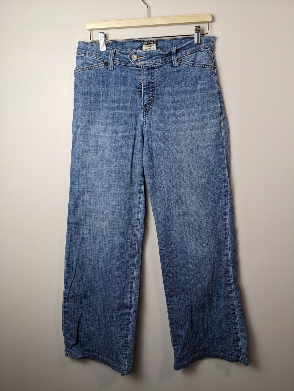 Levi's Wide Leg Jeans - appears 30