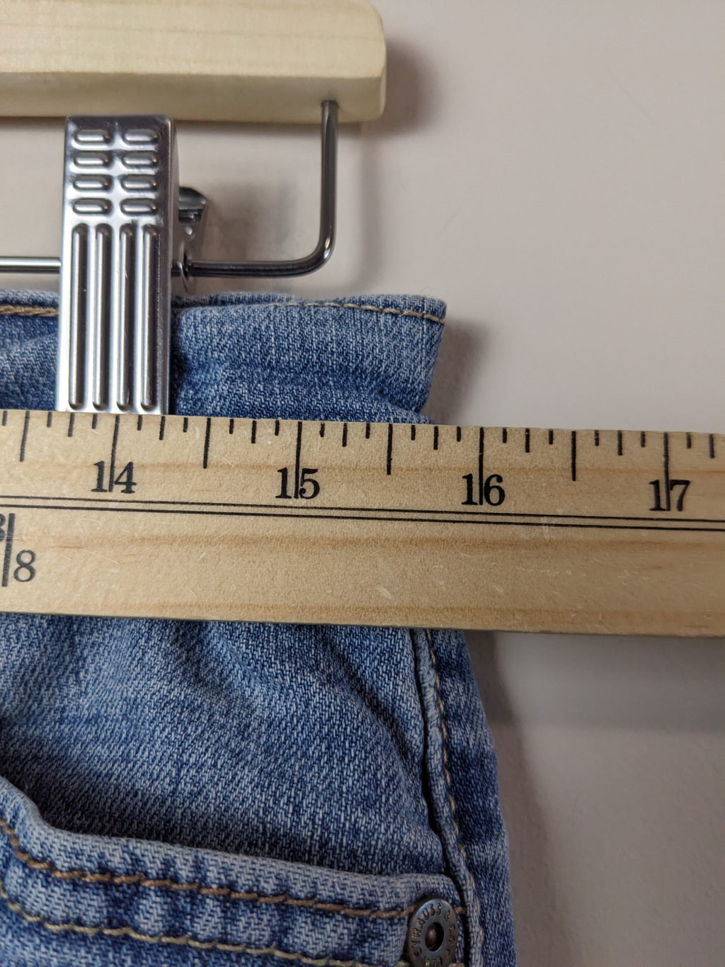 Levi's Wide Leg Jeans - appears 30