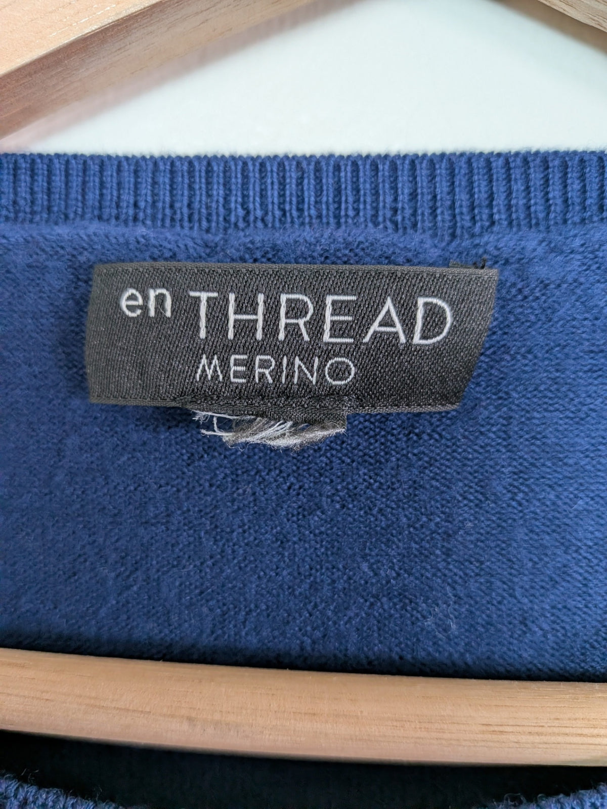 en THREAD 100% merino wool sweater - Appears M