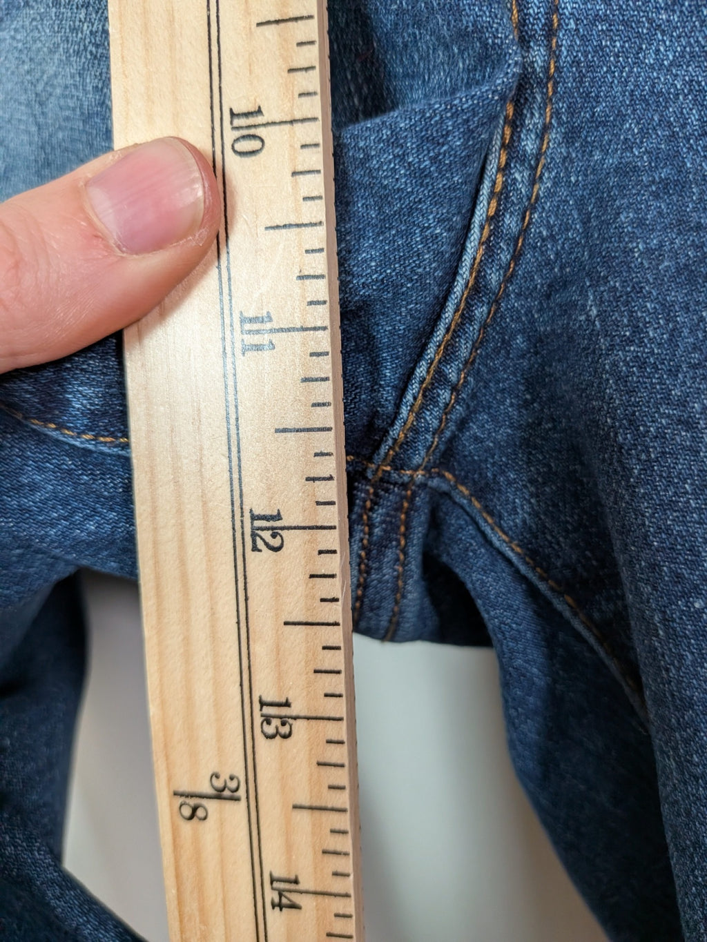 Levi's high waisted mom jeans - 31