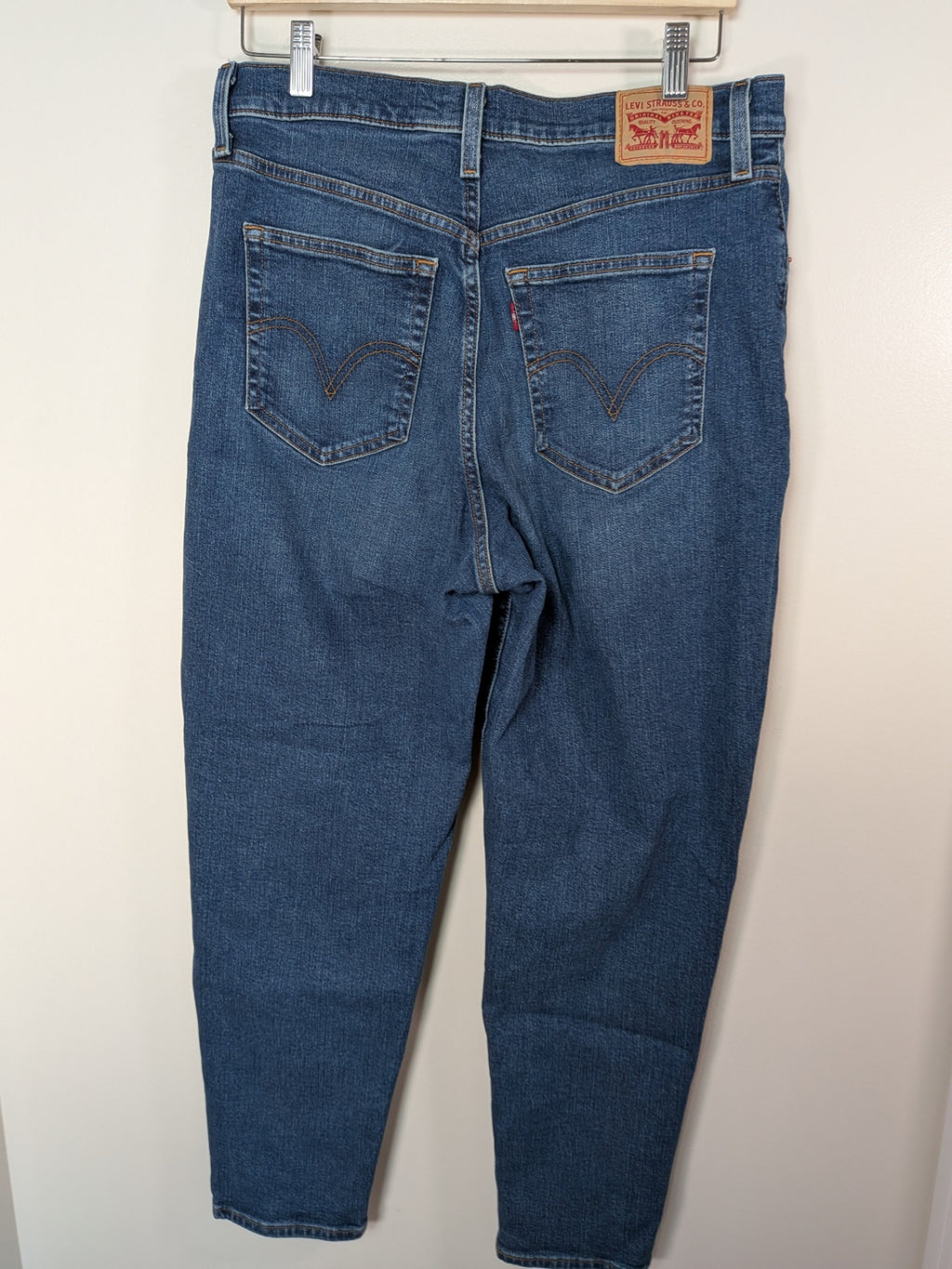 Levi's high waisted mom jeans - 31