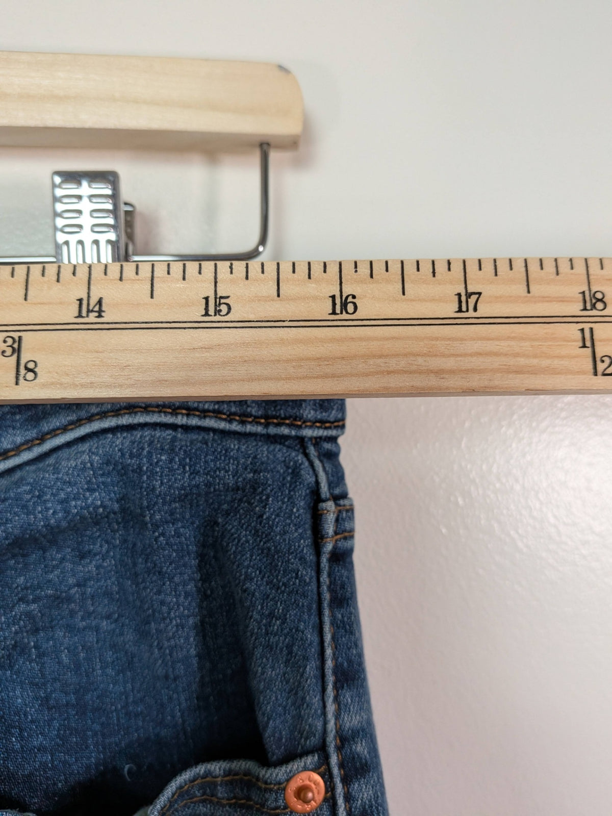Levi's high waisted mom jeans - 31